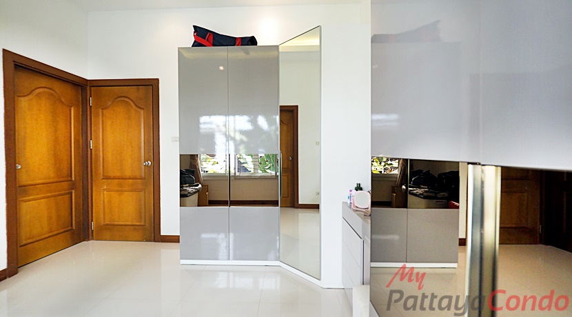Beverly Hills Village Pattaya Townhouse For Sale - HP0006-28