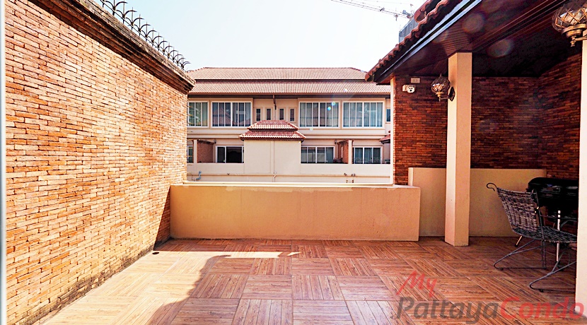 Beverly Hills Village Pattaya Townhouse For Sale - HP0006-23