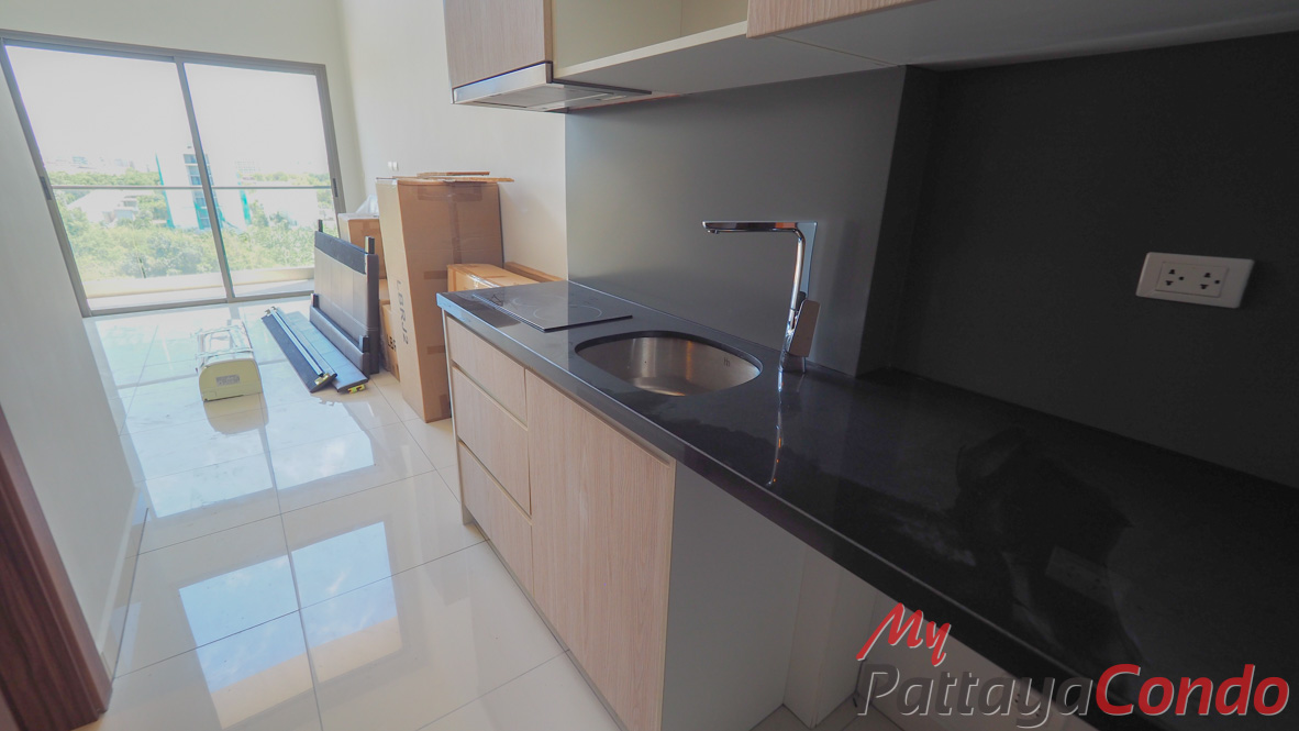 Laguna Beach Resort 2 Jomtien Pattaya Condo For Sale - LBR2J13-12