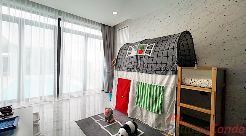 Palm Lakeside Pattaya Villa For Sale East Pattaya - HEPLP01-17