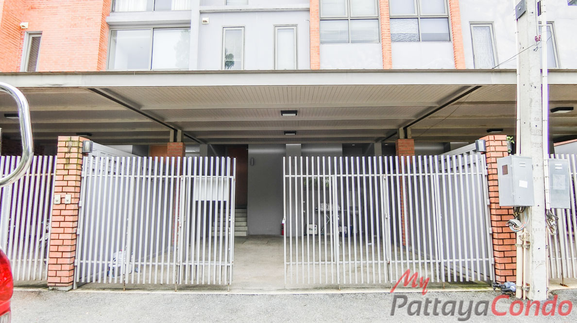 Sandbox Beachfront Villa East Pattaya Townhouse For Sale - HESB01