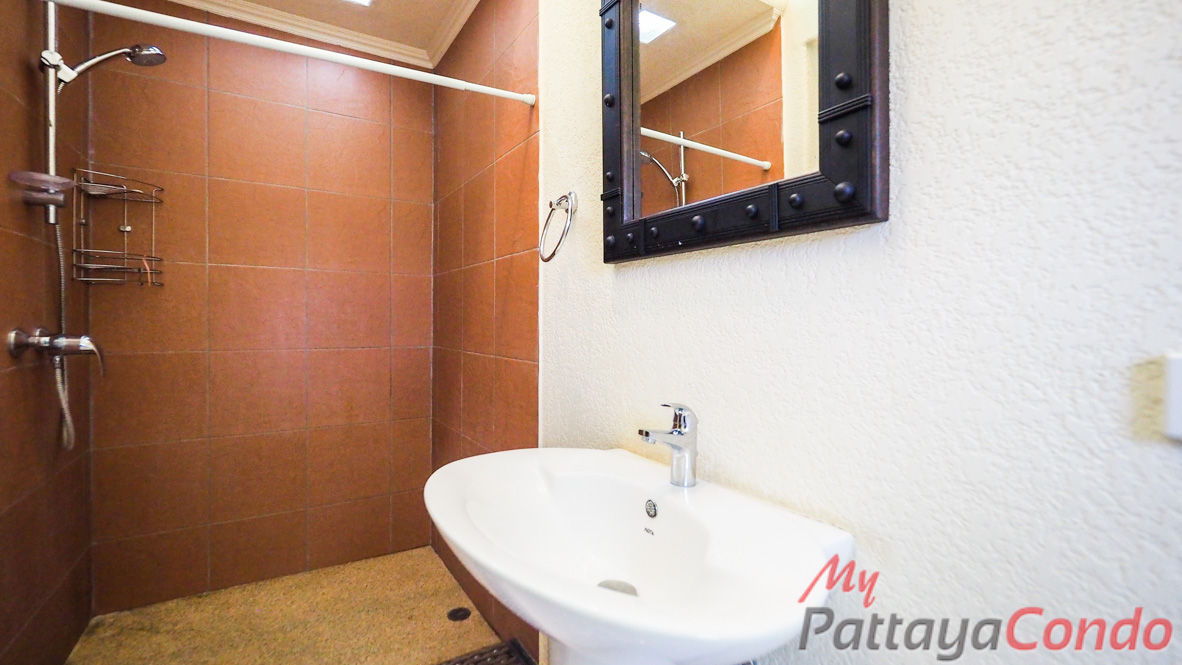 Santa Maria East Pattaya Townhouse For Sale - HESM03-20