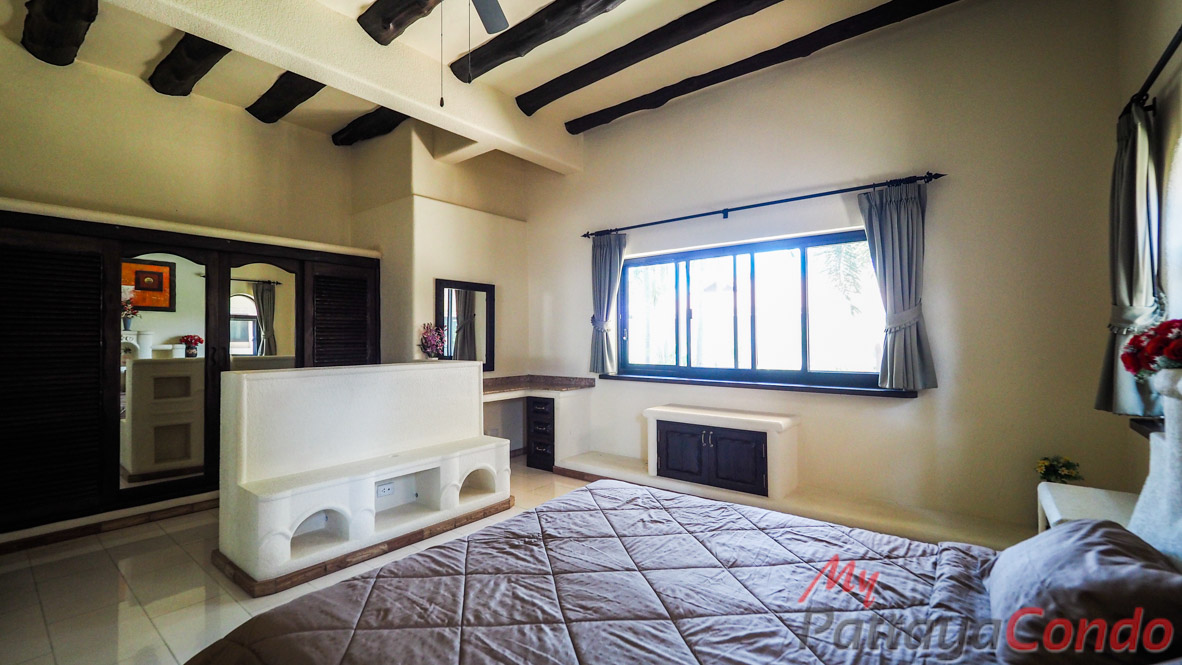 Santa Maria East Pattaya Townhouse For Sale - HESM03-23