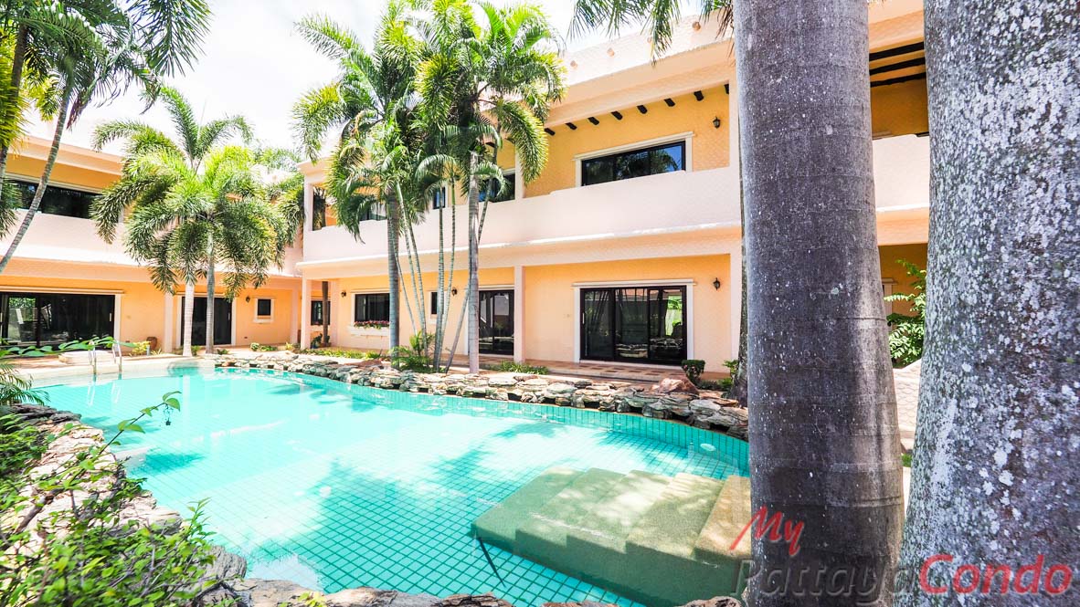 Santa Maria East Pattaya Townhouse For Sale - HESM03-4