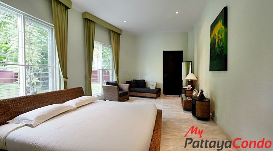 Thaily Wood Village East Pattaya Pool Villa For Sale - HETW01-18