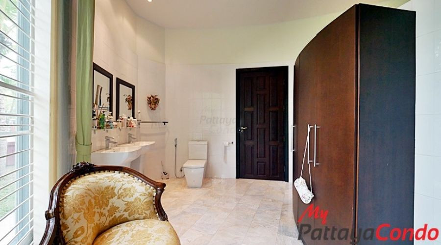 Thaily Wood Village East Pattaya Pool Villa For Sale - HETW01-26