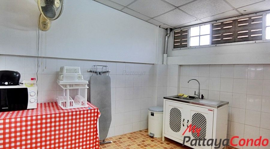 Sub Sombat Village Central Pattaya Townhouse For Sale - HCSS01
