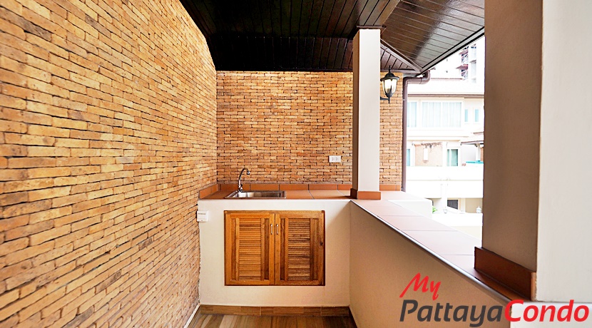Beverly Hills Village Pattaya Townhouse For Sale - HP0003-16
