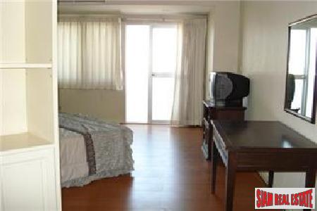 Witthayu Complex | Large Two Bedroom Condo near BTS Phloen Chit