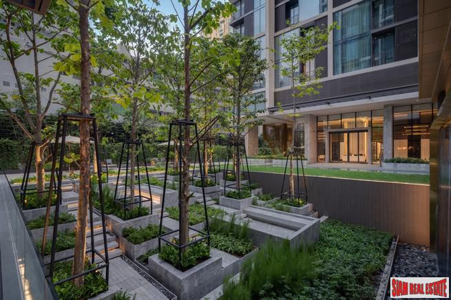 Newly Completed Ultra Luxury High-Rise Condo at Chidlom in the Pathumwan Area -Discount and Rental Guarantee 5% for 2 Years! 2 Bed Units