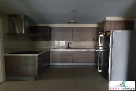 All Seasons Mansion | Spacious and Convenient Two Bedroom Condo for Rent in Lumphini