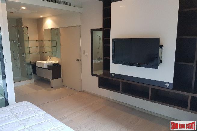 Noble Solo Condo | Sunny Two Bedroom Condo with Pool Views on Sukhumvit 55-26