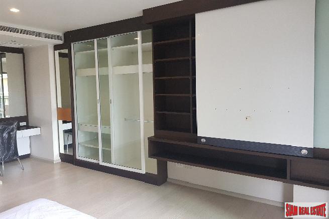 Noble Solo Condo | Sunny Two Bedroom Condo with Pool Views on Sukhumvit 55-7