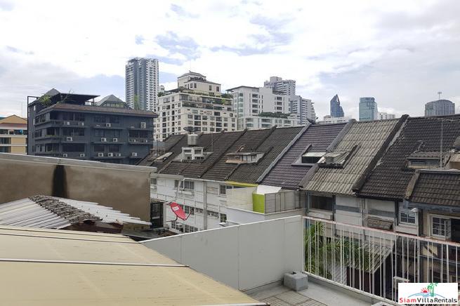Family-Style Townhouse with Five Bedrooms in the Center of the City, Phrom Phong-16