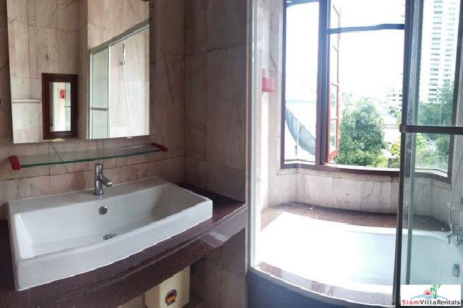 Prestigious Renovated Five Bedroom House in the Heart of Sukhumvit 61 and Close to BTS Ekkamai-15