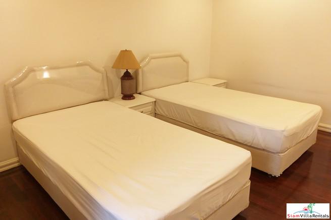 Baan Suan Petch | Roomy Two Bedroom Condo Good for Small Family in Phrom Phong-6