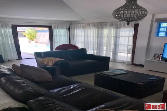 Loch Palm Cove | Large Courtyard Design Three Bedroom Pool Villa for Rent-27