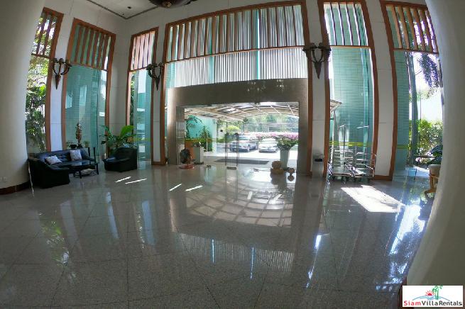 Baan Somthavil | Extra Large Three Bedroom for Rent with Views of Lumpini Park and Royal Bangkok Sport Club in Ratchadamri-26