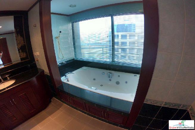 Baan Somthavil | Extra Large Three Bedroom for Rent with Views of Lumpini Park and Royal Bangkok Sport Club in Ratchadamri-7