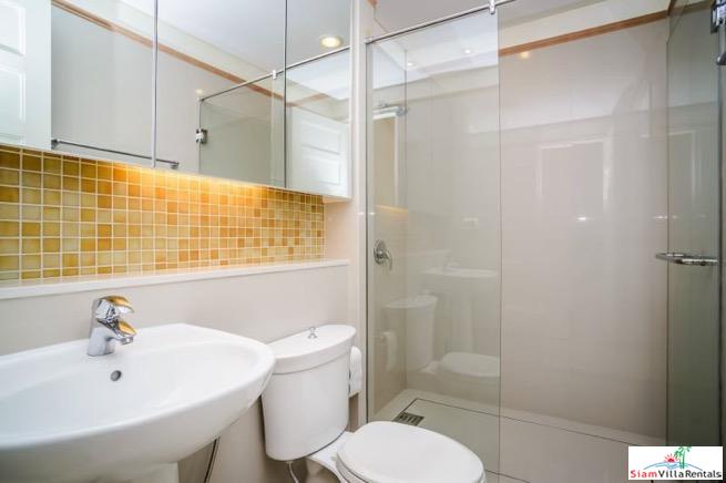 Aguston Sukhumvit 22 | Charming Deluxe Two Bedroom Condo with Extras and Pets Allowed in Phrom Phong-9