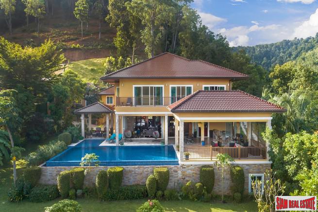 Beautiful and Spacious Hillside Home with Pool Overlooking Loch Palm Golf Course