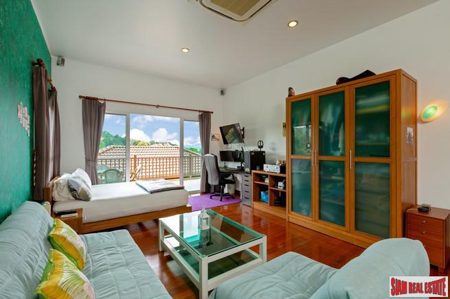 Beautiful and Spacious Hillside Home with Pool Overlooking Loch Palm Golf Course-13