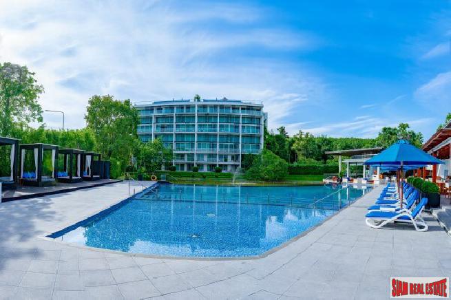 The Lofts at Laguna Village | Large and Cheerful One Bedroom Condo with Pool View for Sale