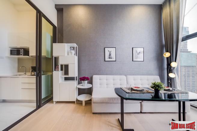 Chewathai Residence Asoke | Brightly Decorated City View Condo with Loft-style Bedroom near MRT Rama 9-10