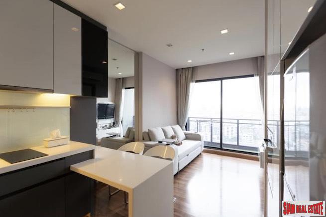 Ivy Ampio | Contemporary One Bedroom Ratchadaphisek Condo for Sale with Unblocked City Views