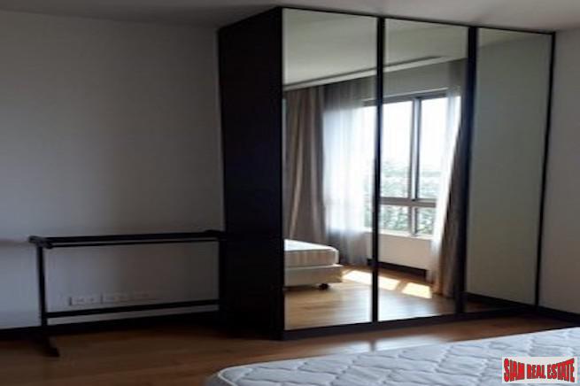 The Lofts Yennakart | Urgent Sale - Two Bedroom Condo with Excellent Facilities for Sale in Chong Nonsi