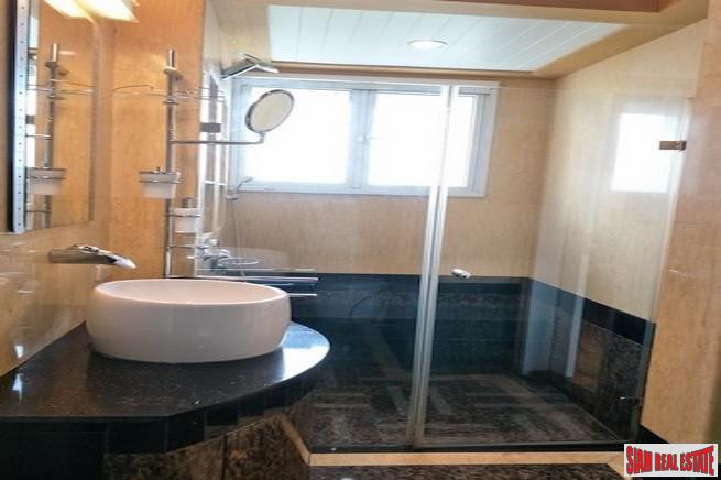 Avenue 61 Condominium | Spacious Contemporary Two Bedroom Low Rise Condo for Sale in a Quiet Area of Thonglor