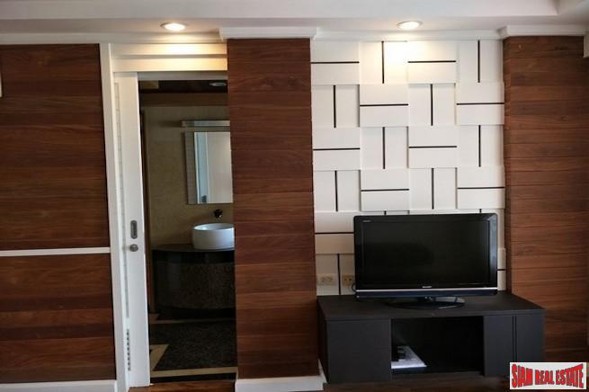 Avenue 61 Condominium | Spacious Contemporary Two Bedroom Low Rise Condo for Sale in a Quiet Area of Thonglor