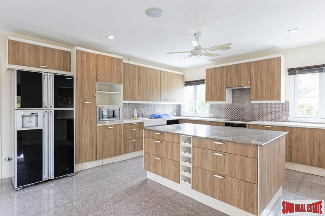 Laguna Homes | Spacious Four Bedroom Family Pool Villa on the Lake