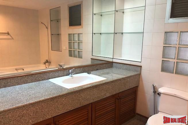 Two Bedroom 180 sqm Pet Friendly Apartment for Rent in Phrom Phong-11
