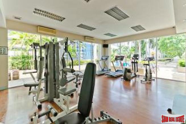 Grand Parkview Asoke | Comfortable One Bedroom Condo on the 27th Floor for Rent-17