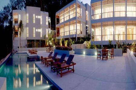 East Ocean Villas | Luxury Apartment for Sale with Spectacular Ocean Views just 200 meters from the Beach.-1