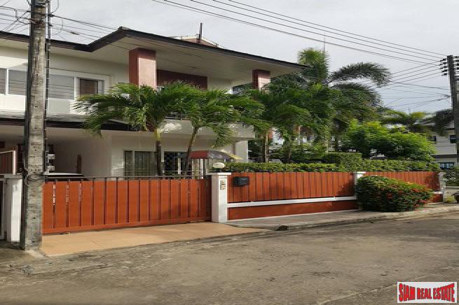 Three Bedroom Townhome in Laguna-1