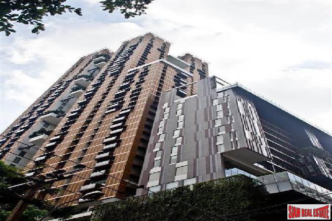 RENTED Two Minutes Walk To Radjadamri BTS Station,-1