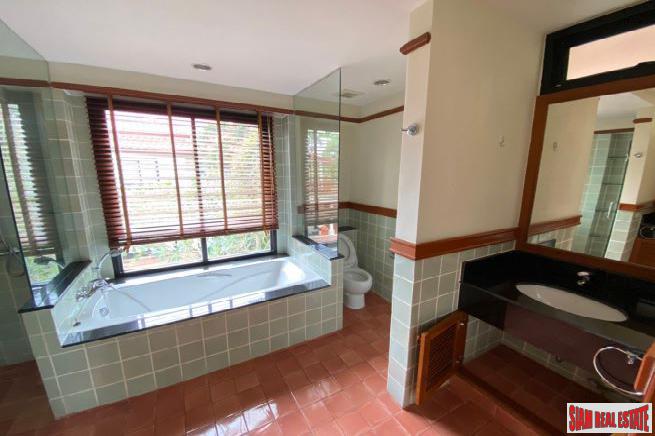 Contemporary three-bedroom villa with private pool in Laguna